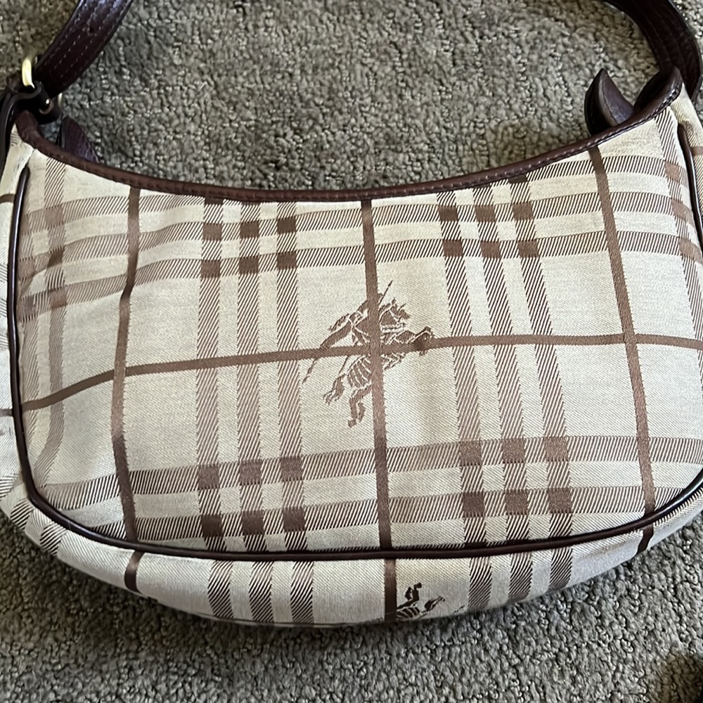 Authentic Vintage Burberry handbag like new. - Picture 11 of 11